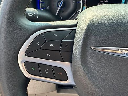 Used 2024 Chrysler Pacifica Touring-L FWD image 26