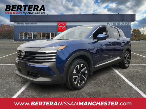 Used 2025 Nissan Kicks SV AWD/4WD image 1