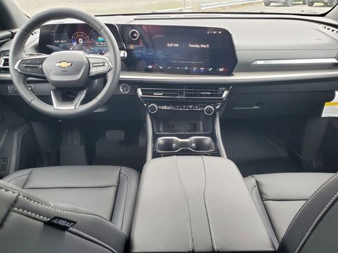 New 2026 Chevrolet Traverse LT w/ Sun and Wheel Package AWD/4WD image 5