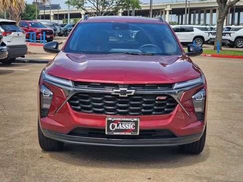 Used 2024 Chevrolet Trax RS w/ Sunroof Package FWD image 2