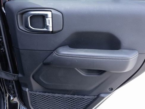 Used 2018 Jeep Wrangler Unlimited Sahara AWD/4WD image 18