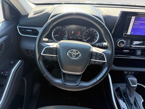 Used 2023 Toyota Highlander LE FWD image 12