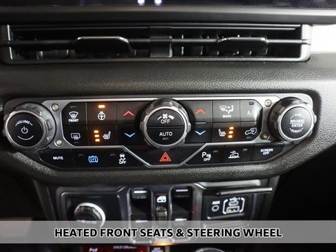 Used 2024 Jeep Wrangler Unlimited image 5