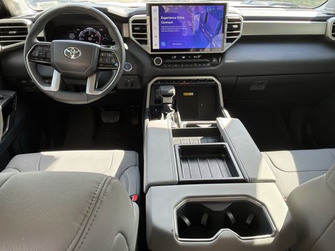 Used 2024 Toyota Tundra Limited image 29