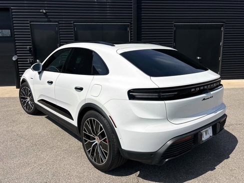 Certified 2025 Porsche Macan 4S Electric image 8