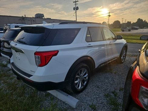 Used 2023 Ford Explorer XLT w/ Equipment Group 202A AWD/4WD image 8