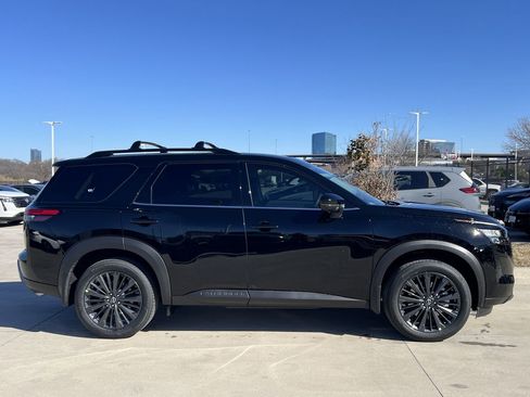 New 2026 Nissan Pathfinder SL image 3