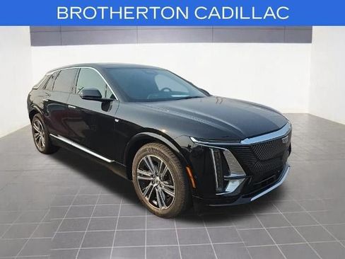 Certified 2024 Cadillac Lyriq Luxury AWD/4WD image 4