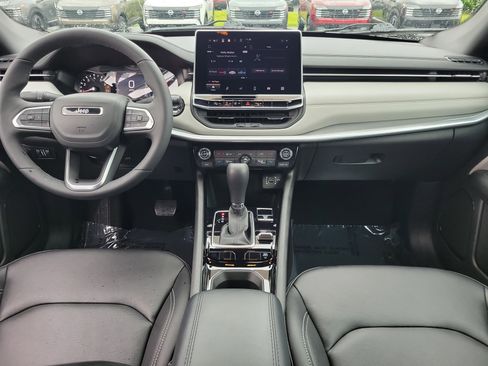 Used 2025 Jeep Compass Limited AWD/4WD image 9