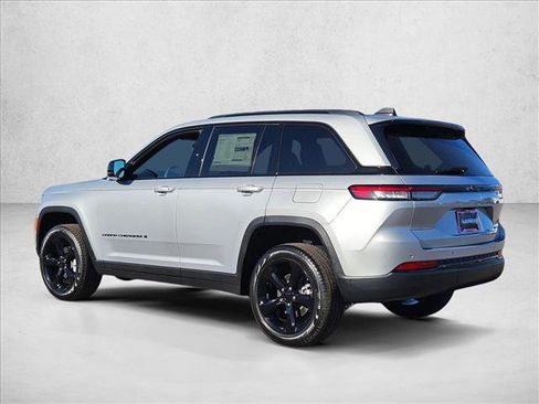 New 2025 Jeep Grand Cherokee Limited w/ Black Appearance Package image 9