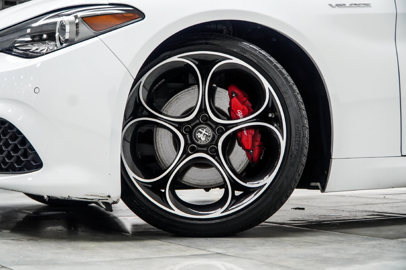 Used 2023 Alfa Romeo Giulia Veloce RWD image 7