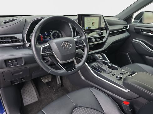 Used 2025 Toyota Highlander XSE AWD/4WD image 19