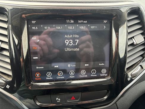 Used 2020 Jeep Cherokee Limited AWD/4WD image 24