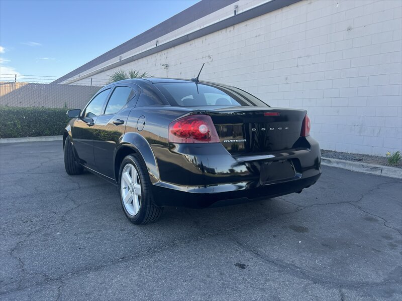 Used 2012 Dodge Avenger SXT FWD image 11