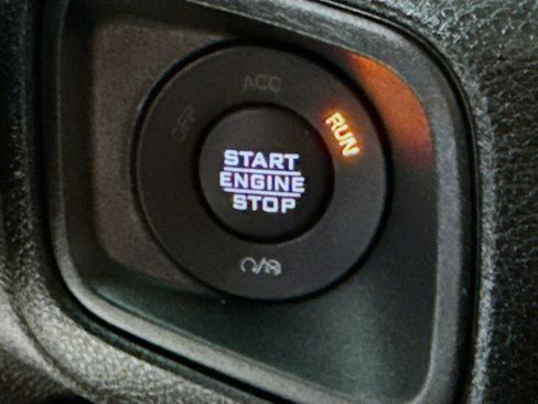 Used 2024 Jeep Wrangler Unlimited w/ Convenience Group AWD/4WD image 21