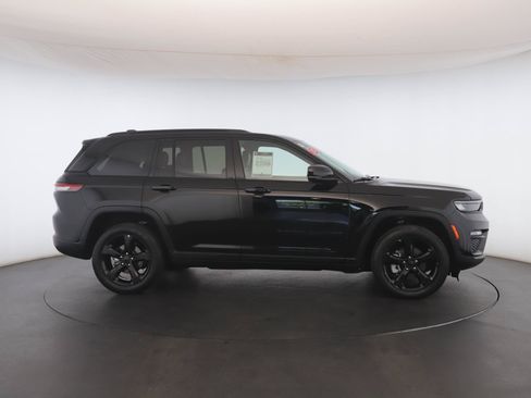 Used 2023 Jeep Grand Cherokee Limited w/ Black Appearance Package AWD/4WD image 23