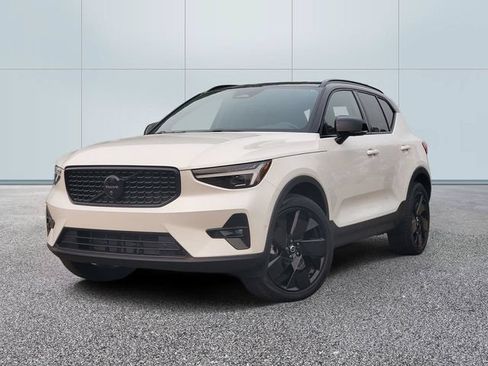 Used 2026 Volvo XC40 B5 Ultra w/ Climate Package AWD/4WD image 1