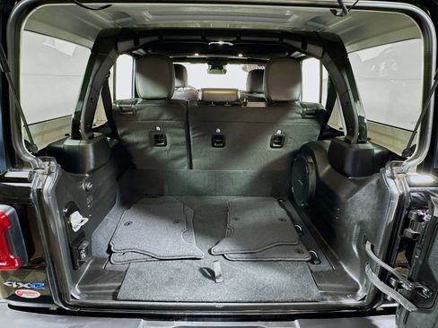 Used 2024 Jeep Wrangler Unlimited Sahara w/ Technology Group image 26