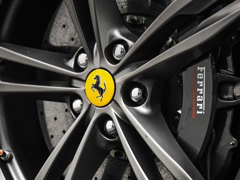 Used 2018 Ferrari GTC4Lusso image 30