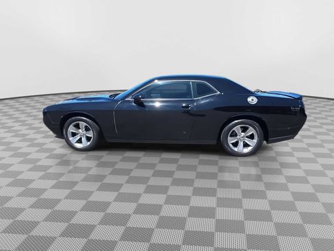 Used 2020 Dodge Challenger SXT RWD image 5