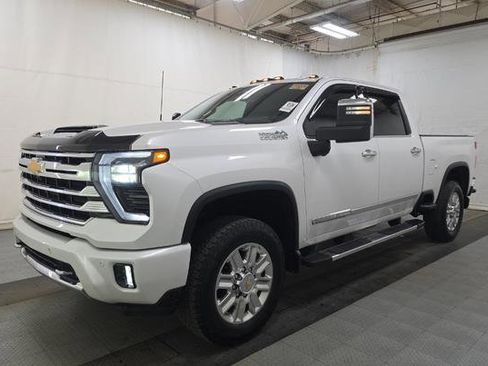 Used 2024 Chevrolet Silverado 2500 High Country w/ High Country Premium Package AWD/4WD image 1