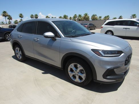 Used 2024 Honda HR-V LX image 2