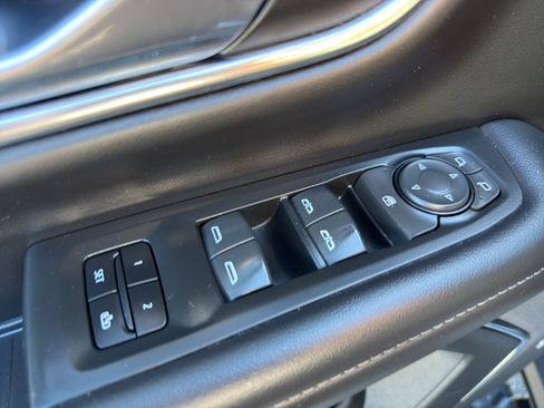 Used 2022 Chevrolet Suburban Z71 AWD/4WD image 11