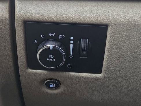 Used 2021 Jeep Grand Cherokee Limited image 27