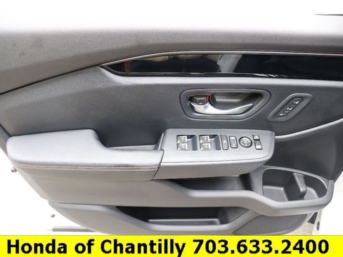 Certified 2025 Honda Pilot TrailSport image 21