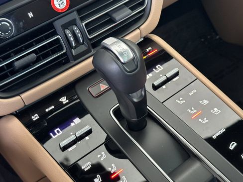 Used 2026 Porsche Macan AWD/4WD image 22