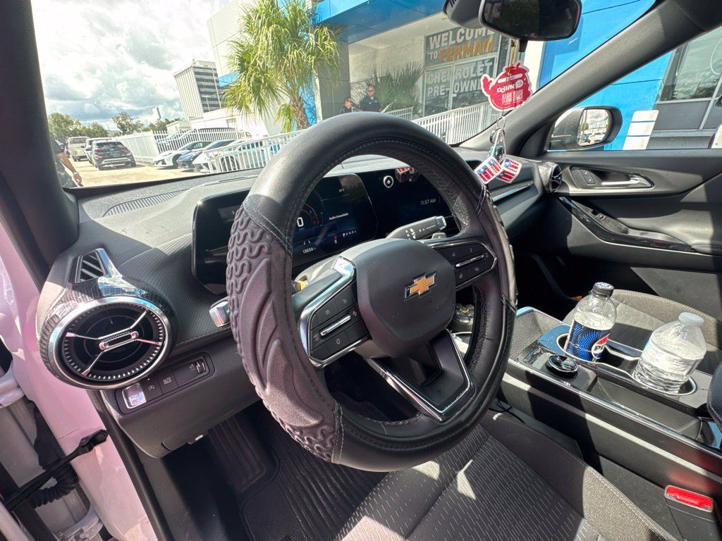 Used 2026 Chevrolet Equinox LT FWD image 17