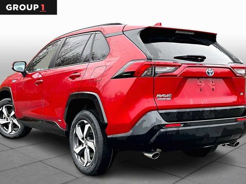 Used 2021 Toyota RAV4 SE image 11