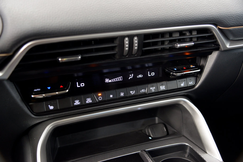 Certified 2024 MAZDA CX-90 Plug-In Hybrid w/ Premium Pkg AWD/4WD image 24