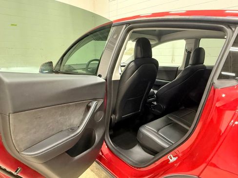 Used 2022 Tesla Model Y Performance AWD/4WD image 32