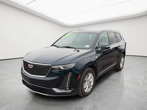 Used 2025 Cadillac XT6 Luxury AWD/4WD image 3