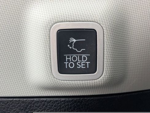 Used 2024 Jeep Grand Cherokee Limited w/ Luxury Tech Group II image 14