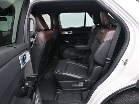 Certified 2023 Ford Explorer Platinum w/ Technology Package image 23
