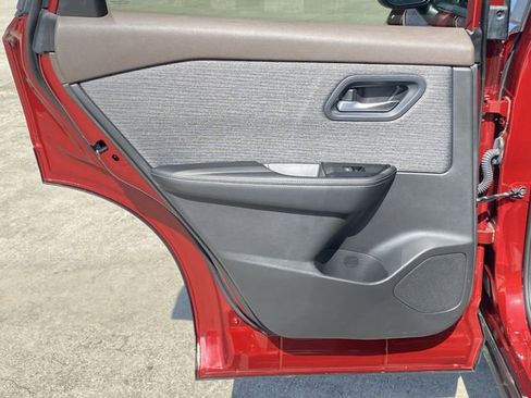 Used 2023 Nissan Rogue SV image 35