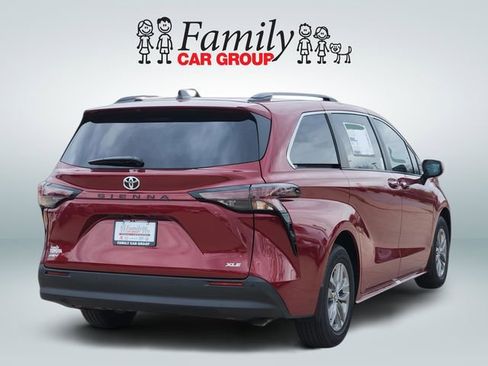 New 2026 Toyota Sienna XLE image 4