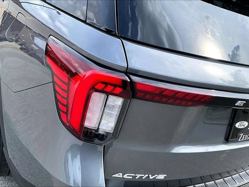 Used 2025 Ford Explorer Active w/ Active Comfort Package RWD image 29