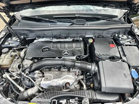 Used 2023 Mercedes-Benz GLB 250 w/ Premium Package image 13