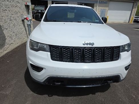 Used 2018 Jeep Grand Cherokee Laredo AWD/4WD image 17
