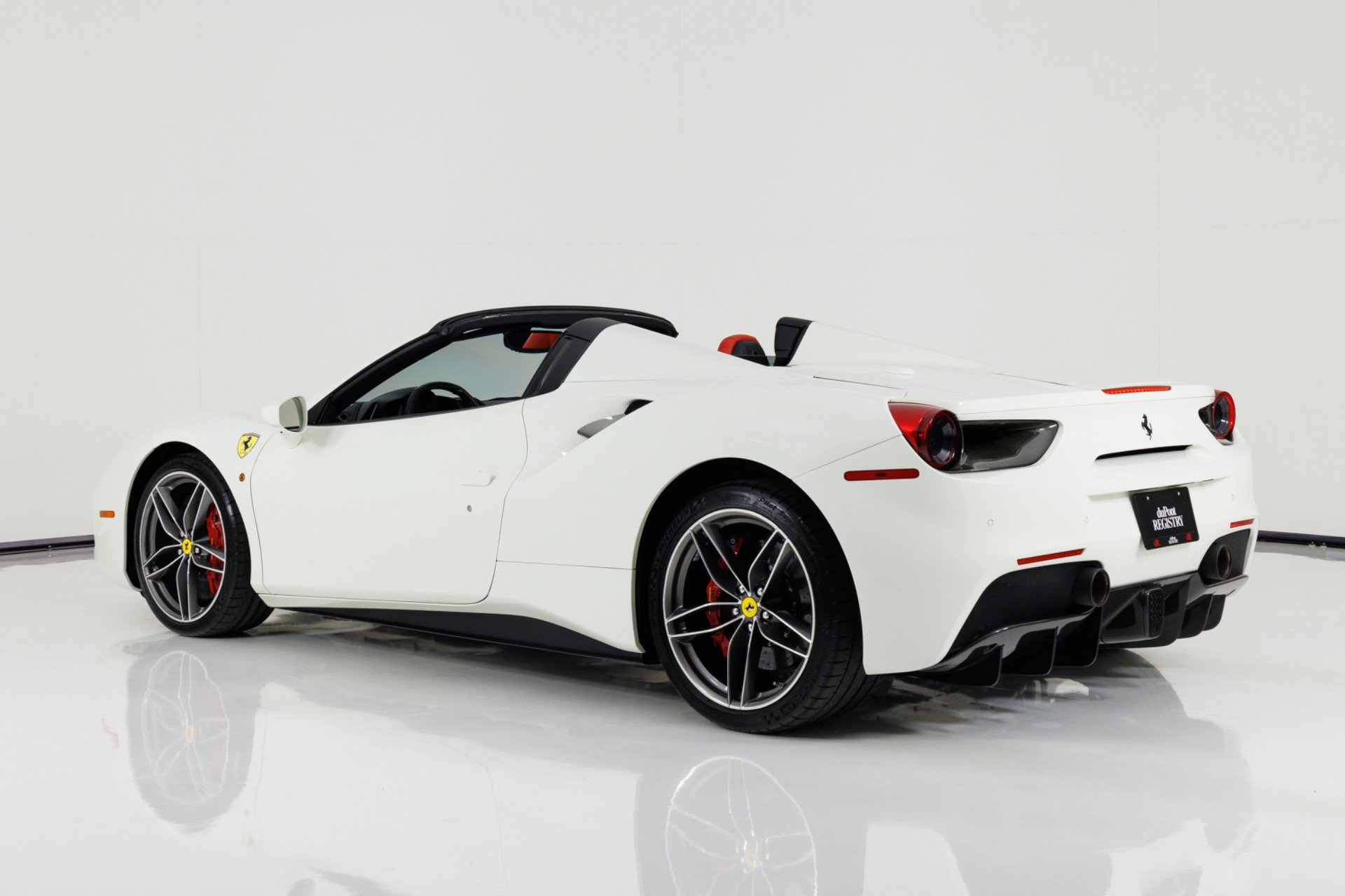 Used 2017 Ferrari 488 Spider RWD image 6