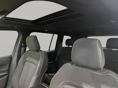 Used 2024 Jeep Grand Cherokee Laredo X w/ Luxury Tech Group I AWD/4WD image 10