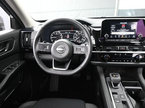 Certified 2025 Nissan Pathfinder SV FWD image 12