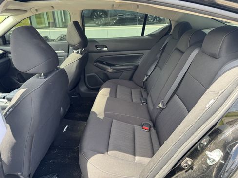 Used 2022 Nissan Altima 2.5 SV w/ SV Premium Package FWD image 6
