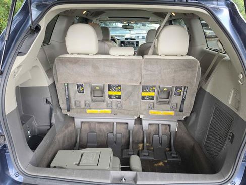 Used 2014 Toyota Sienna XLE FWD image 14
