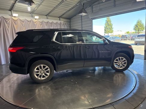 Used 2021 Chevrolet Traverse LT image 4