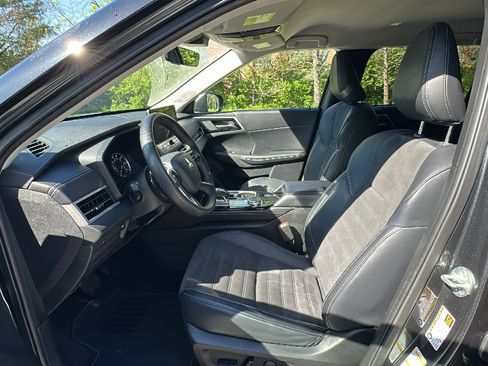 Used 2025 Mitsubishi Outlander SE AWD/4WD image 13