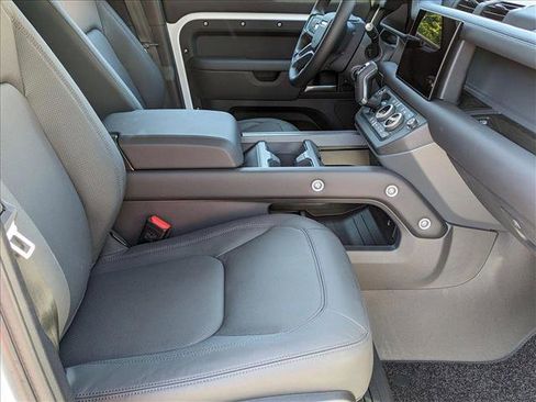 New 2025 Land Rover Defender 130 S image 18